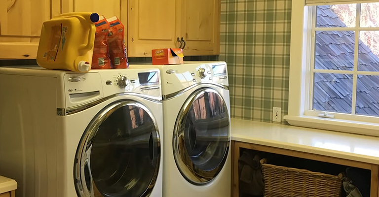 How Do I Get the Mildew Smell Out of My Laundry Room?