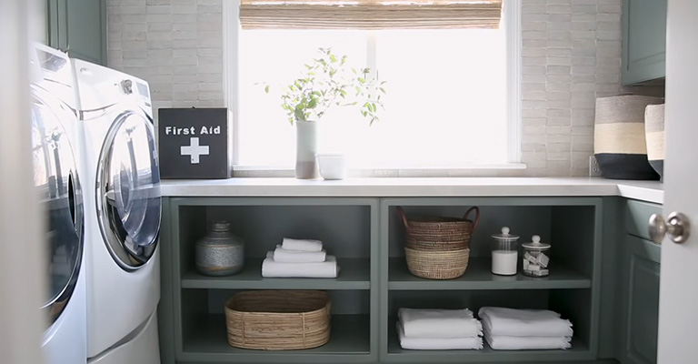 How Do I Get the Mildew Smell Out of My Laundry Room