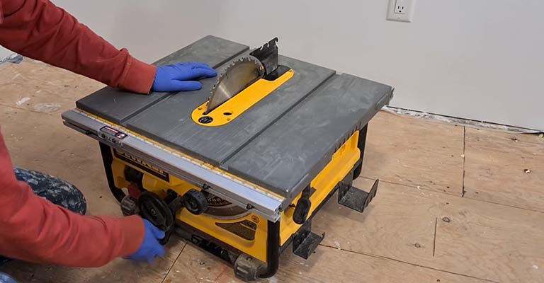 Can I Use a Dado Blade on a DEWALT Table Saw