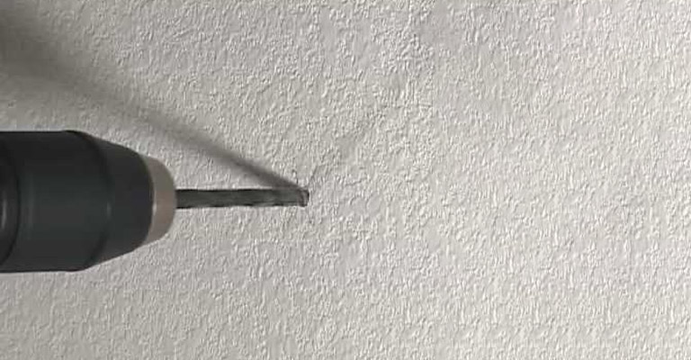 Drill Plaster Wall Without Cracking – Things to Keep in Mind?