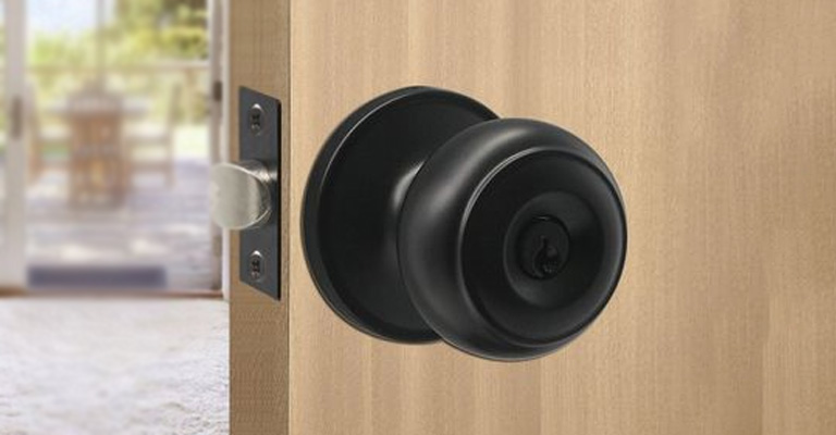 Key entranced doorknob