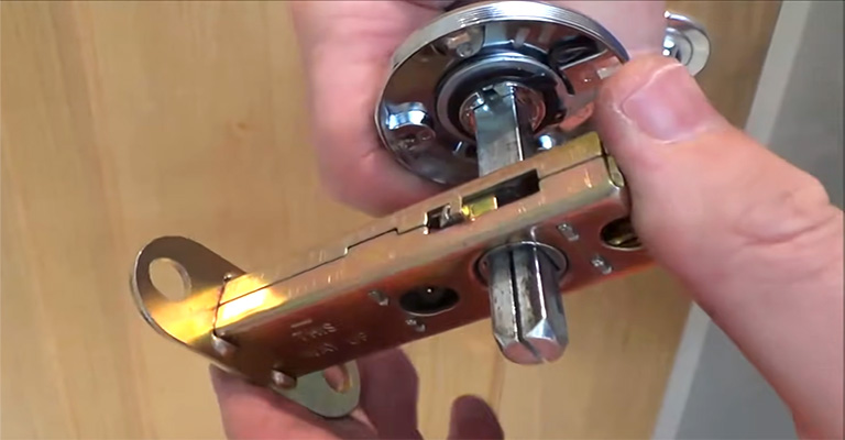 Broken internal mechanism Door Latch Won't Retract All the Way | Causes and Fixes