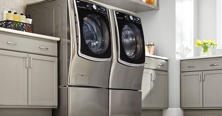 Pro & Cons of a Stackable Washer and Dryer