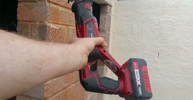 Maintain A Proper Grip On The Saw