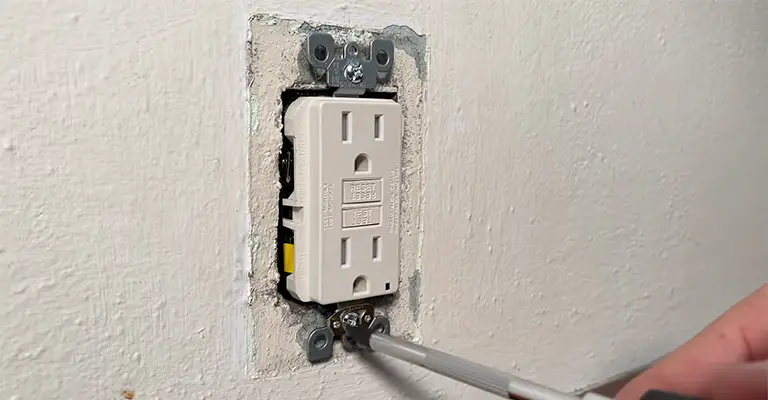 How Much Does it Cost to Change a 2 Prong Outlet to 3 Prong Outlet