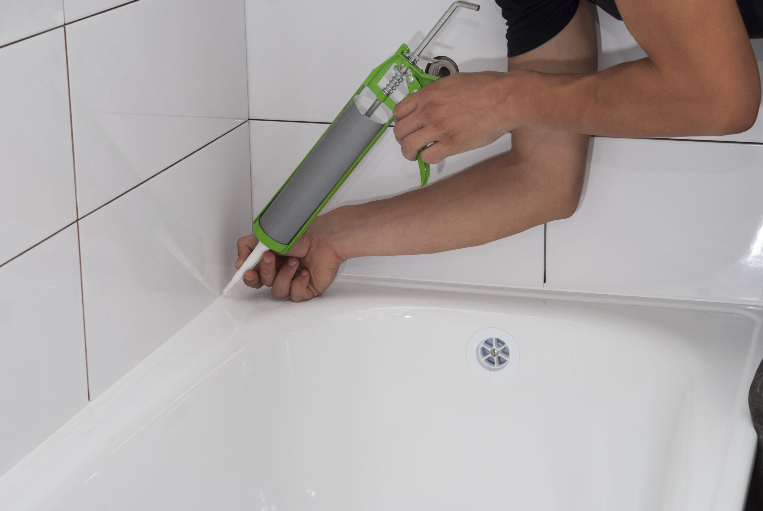 how to caulk bathtub 1641505162 scaled Bathtub Caulk: Everything You Need to Know
