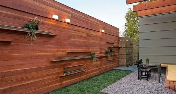 Staggered Horizontal Fence: The Modern Choice for Homeowners