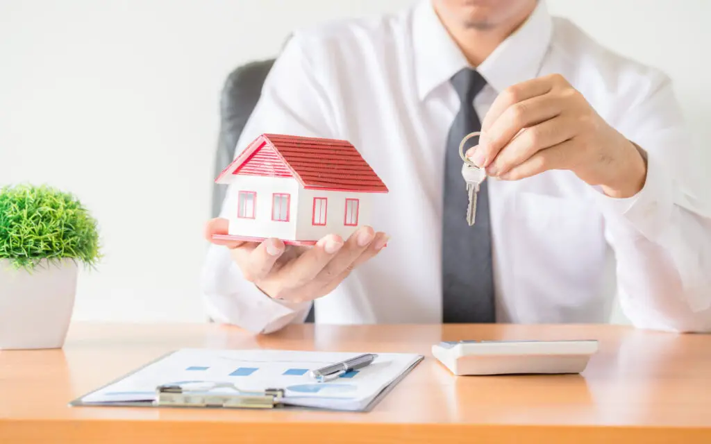 house key home insurance broker agent s hand protection Buying vs. Renting: The Pros and Cons of Real Estate Ownership